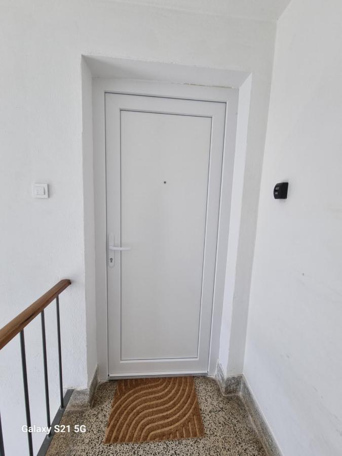 Apartment Rivarela Blu - Newly Renovated And Top Location Near Sea Новиград Екстериор снимка